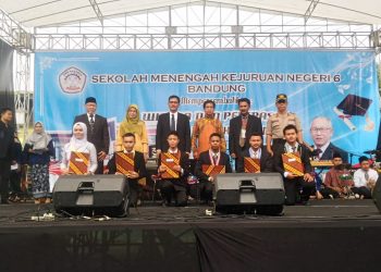 Lukman Melepas/Mewisuda 925 Siswa SMKN 6 Bandung